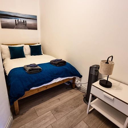 Newly Refurbished Flat In Central Cheltenham With Parking Exterior photo