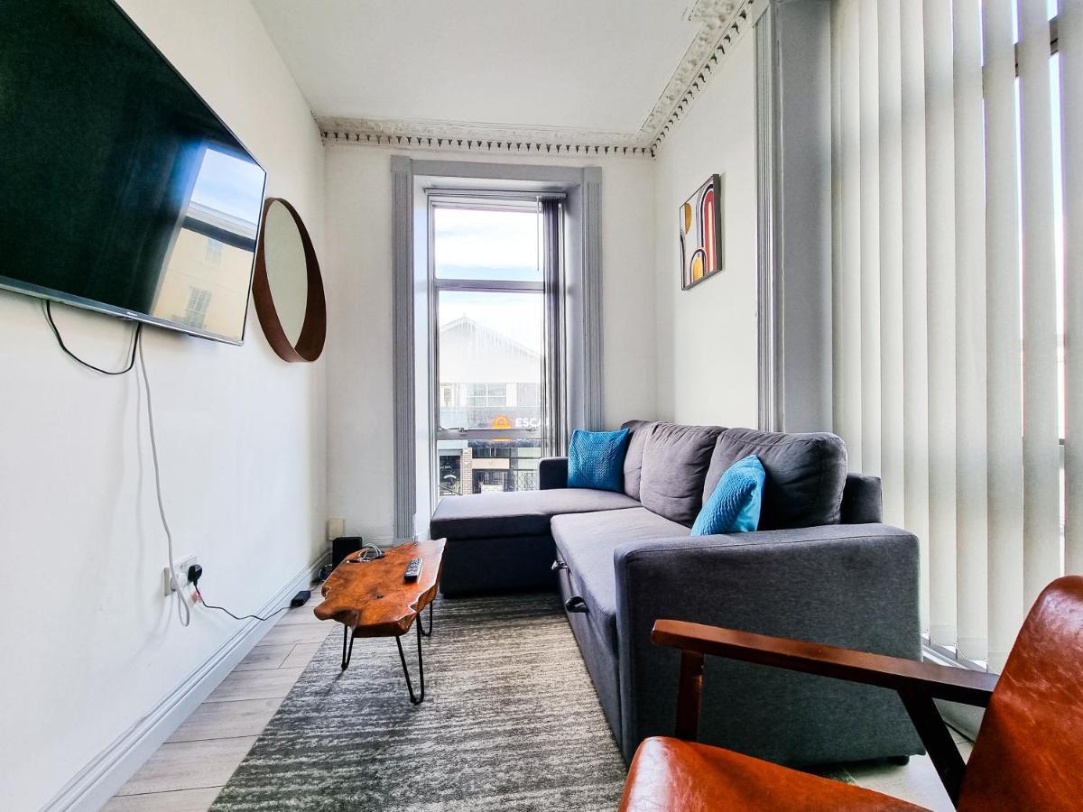 Newly Refurbished Flat In Central Cheltenham With Parking Exterior photo