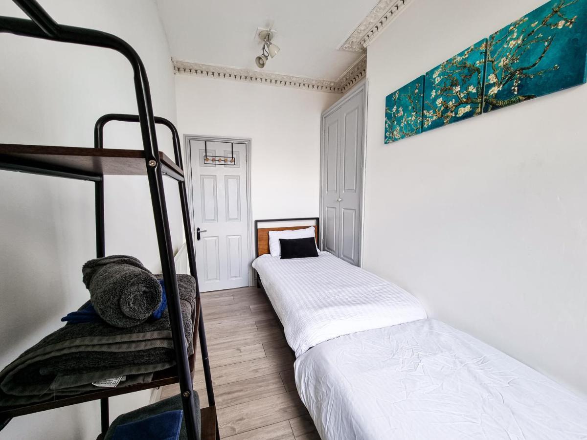 Newly Refurbished Flat In Central Cheltenham With Parking Exterior photo