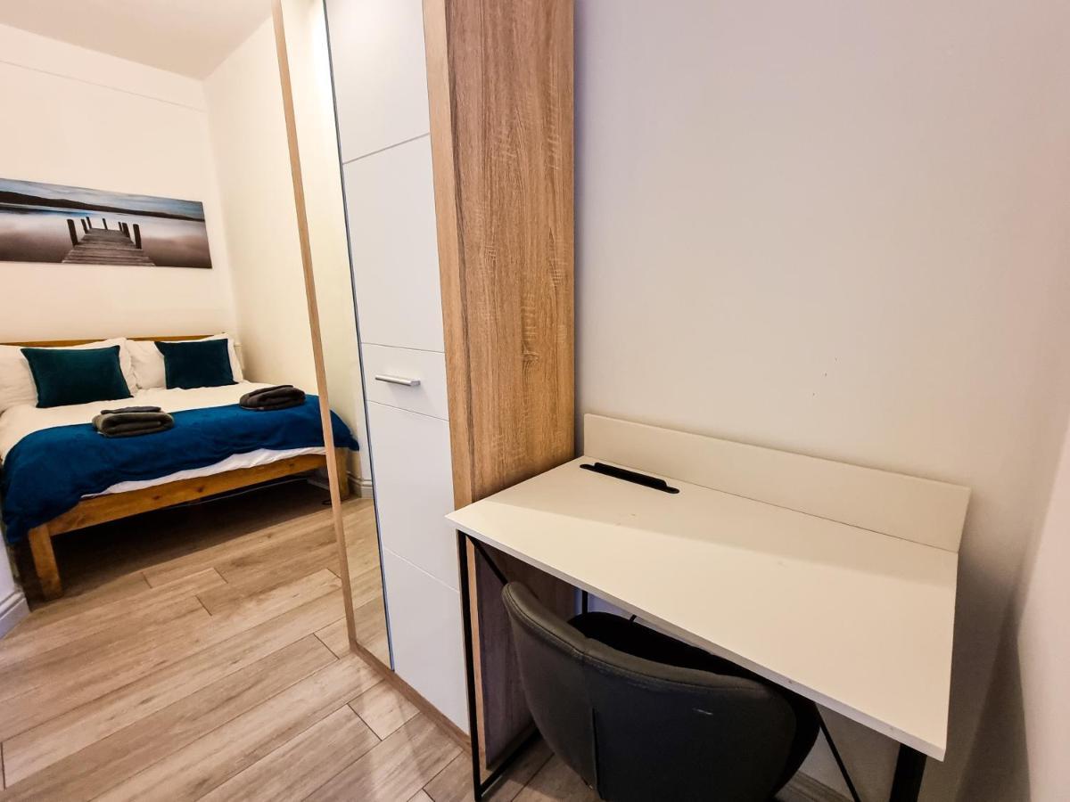 Newly Refurbished Flat In Central Cheltenham With Parking Exterior photo