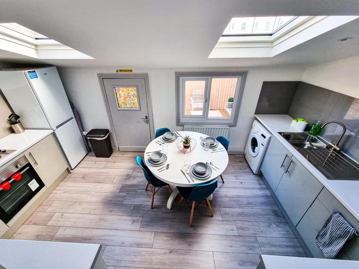 Newly Refurbished Flat In Central Cheltenham With Parking Exterior photo
