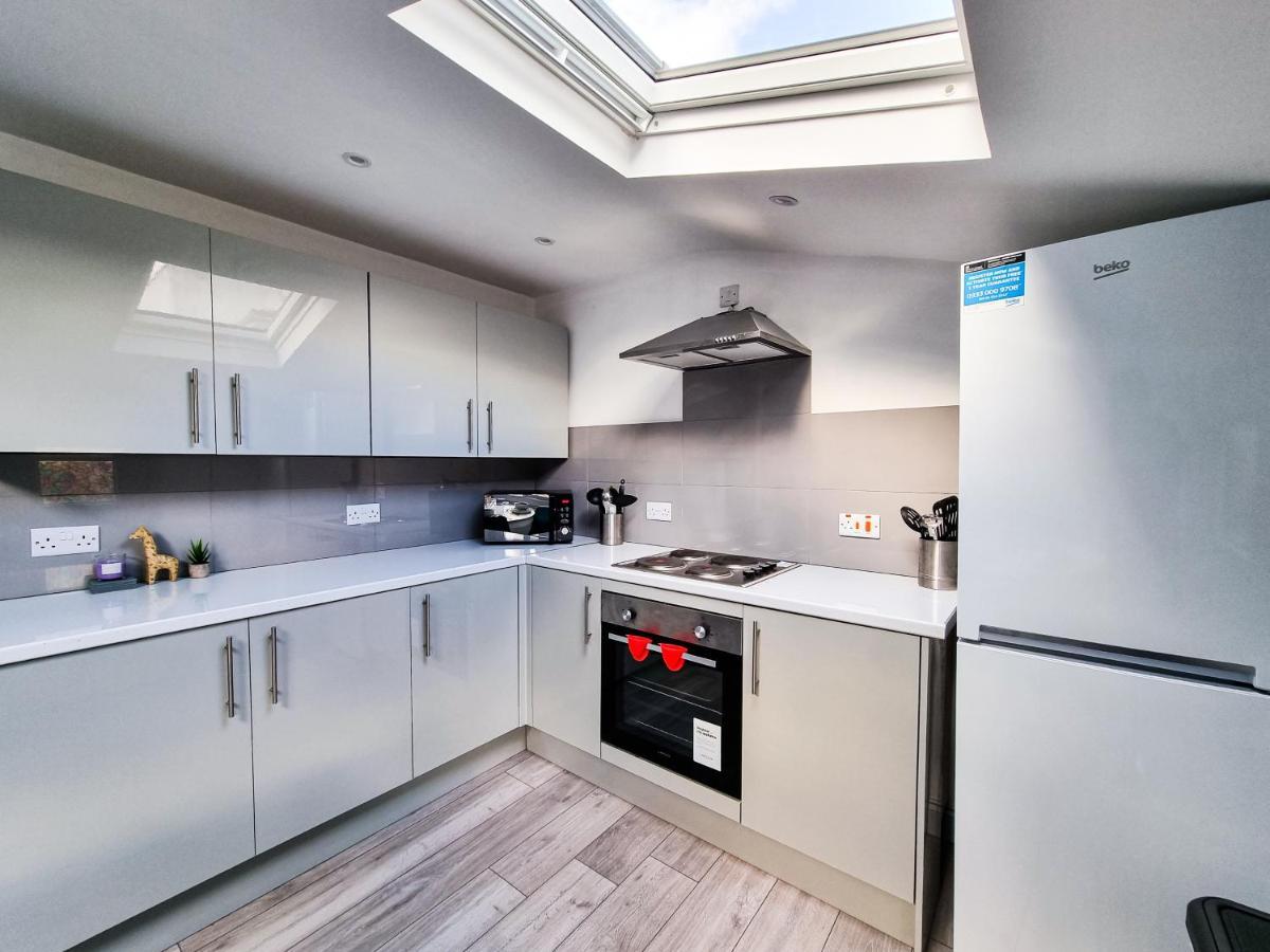 Newly Refurbished Flat In Central Cheltenham With Parking Exterior photo