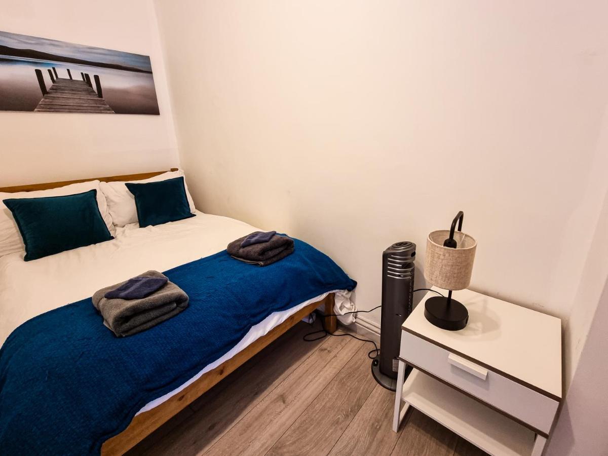 Newly Refurbished Flat In Central Cheltenham With Parking Exterior photo