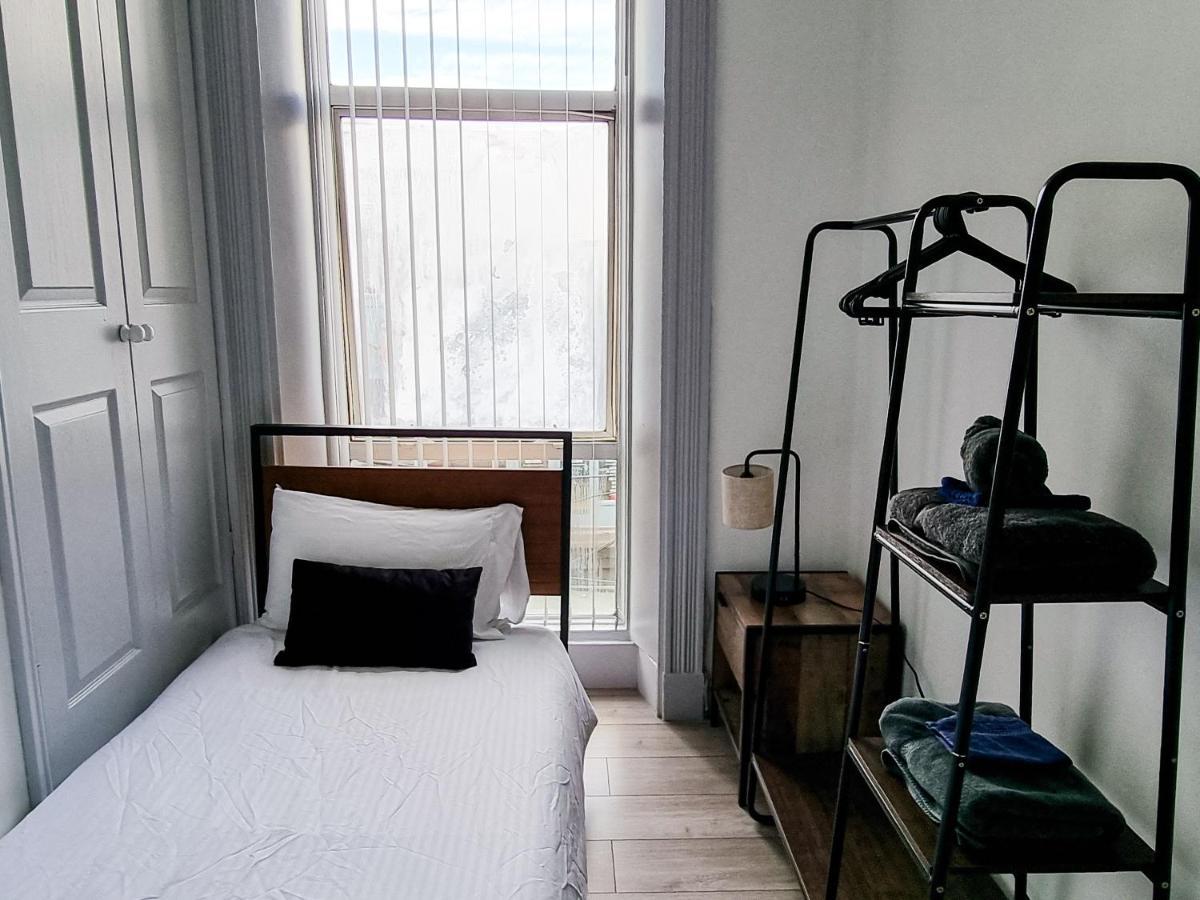 Newly Refurbished Flat In Central Cheltenham With Parking Exterior photo