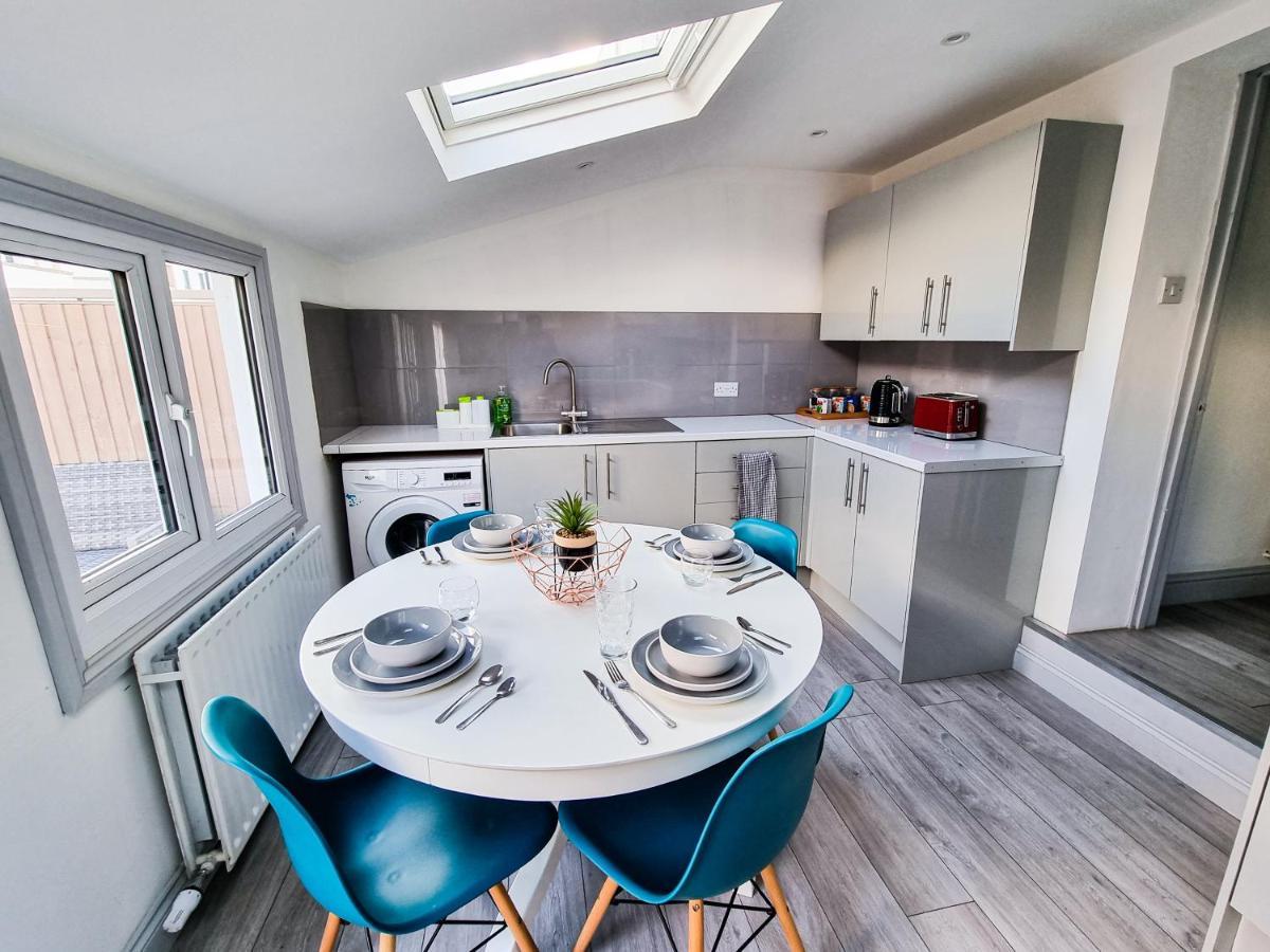 Newly Refurbished Flat In Central Cheltenham With Parking Exterior photo