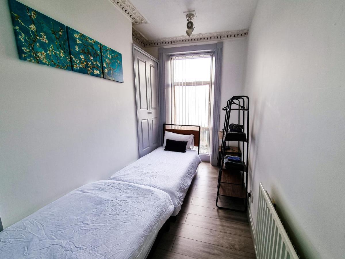 Newly Refurbished Flat In Central Cheltenham With Parking Exterior photo